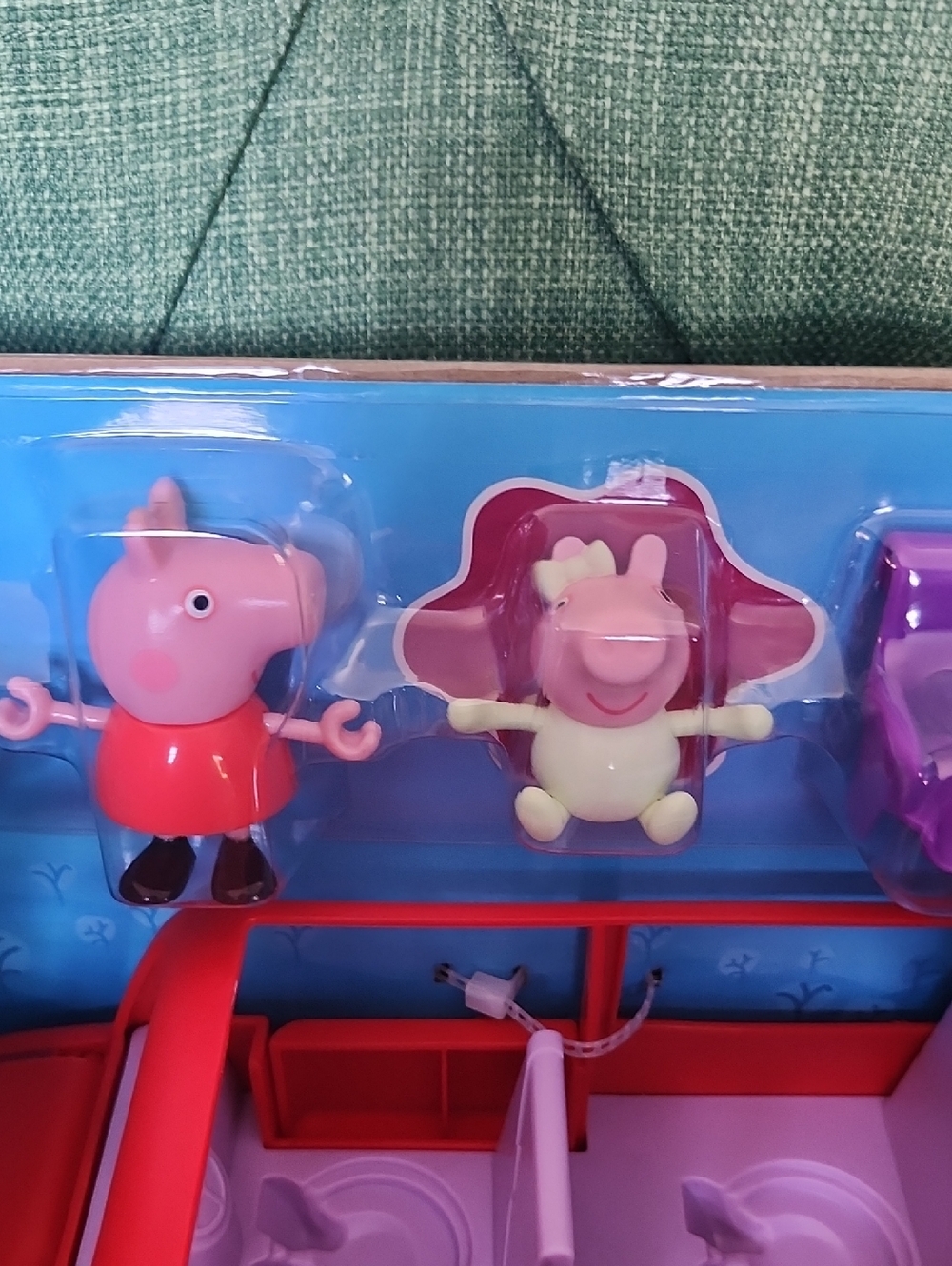 Peppa Pig Red Family Car Playset with Pink Figures - Picture 2 of 7